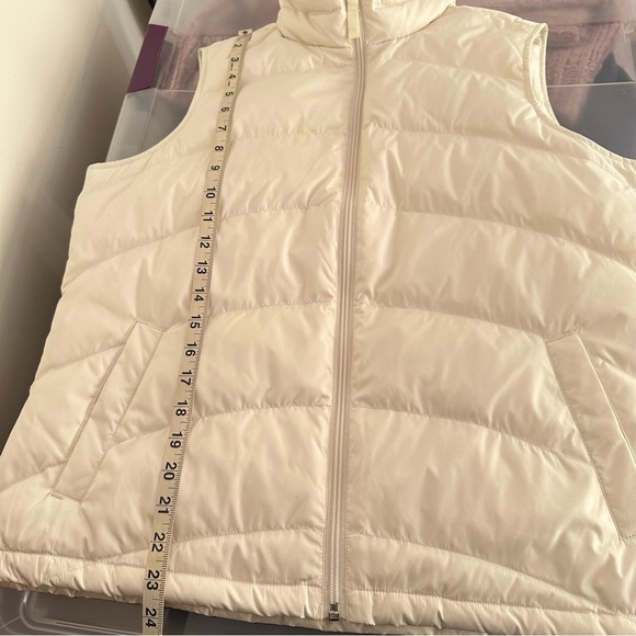 Lands' End Down Puffer Vest Size Medium Petite - Picture 11 of 14